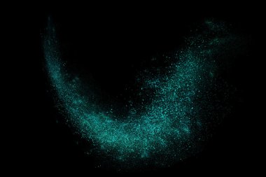 Siyah bir arka plan üzerinde renkli soyut toz patlama