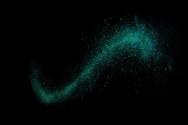 Siyah bir arka plan üzerinde renkli soyut toz patlama