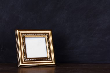 Bir kirli blackboard arka plan resim çerçevesi