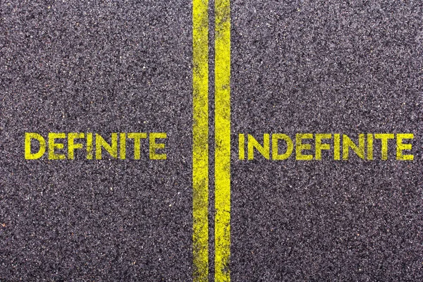 Tarmac con las palabras definido e indefinido — Foto de Stock