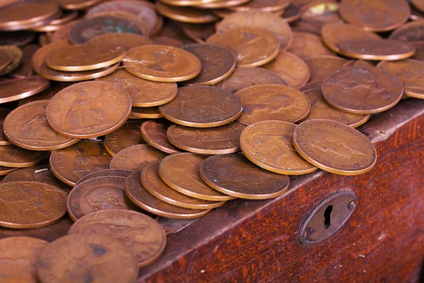 Wooden chest filled with old copper coins — Stock Photo, Image