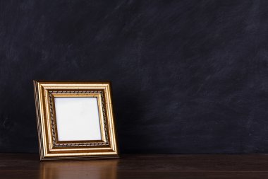 Bir kirli blackboard arka plan resim çerçevesi