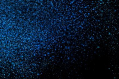 Siyah bir arka plan üzerinde renkli soyut toz patlama