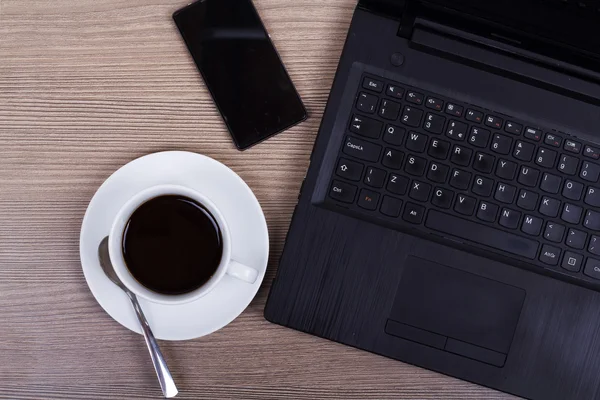 Feküdt egy laptop és a kávé-kupa kép — Stock Fotó
