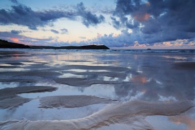 Polzeath plajda sabah erken görünümü