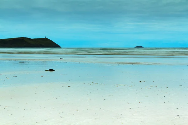 Vista temprana de la mañana de la playa en Polzeath — Foto de Stock