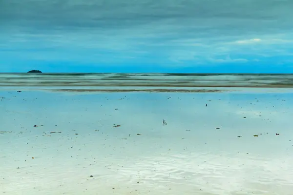 Vista temprana de la mañana de la playa en Polzeath — Foto de Stock