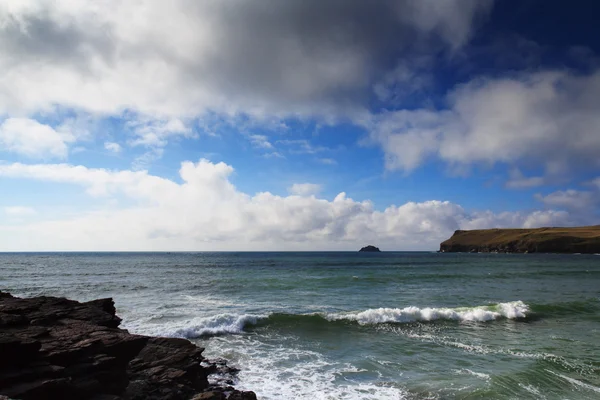 Прекрасний вид на море з Polzeath — стокове фото