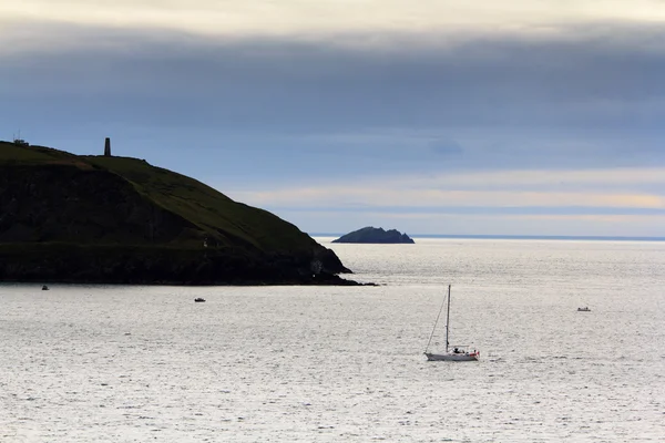 Blick entlang der Küste von Felsen bei Padstow — Stockfoto