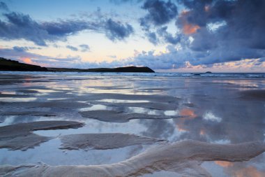 Polzeath plajda sabah erken görünümü