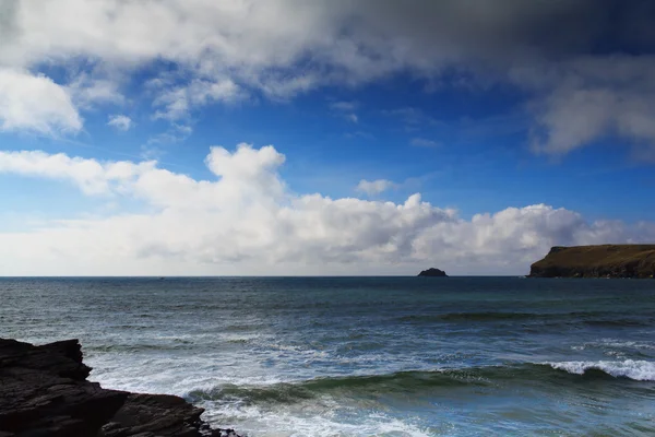 Bela vista sobre o mar de Polzeath — Fotografia de Stock