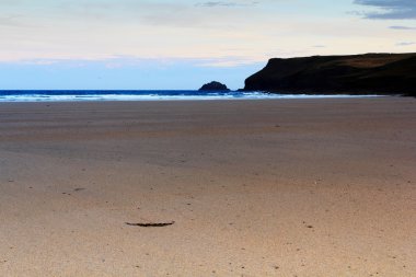 Polzeath plajda üzerinden sabah erken görünüm