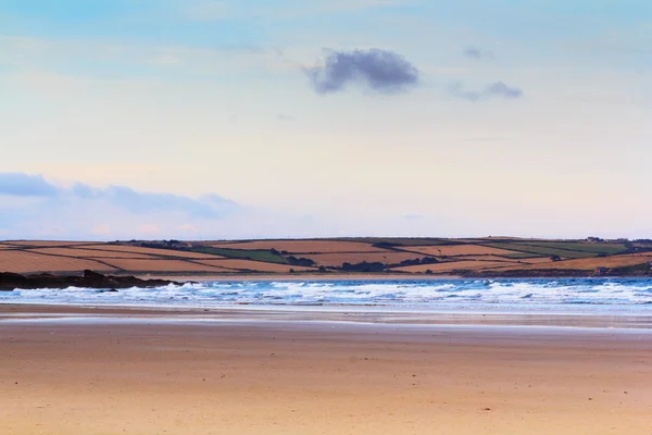 Tôt le matin vue sur la plage de Polzeath — Photo