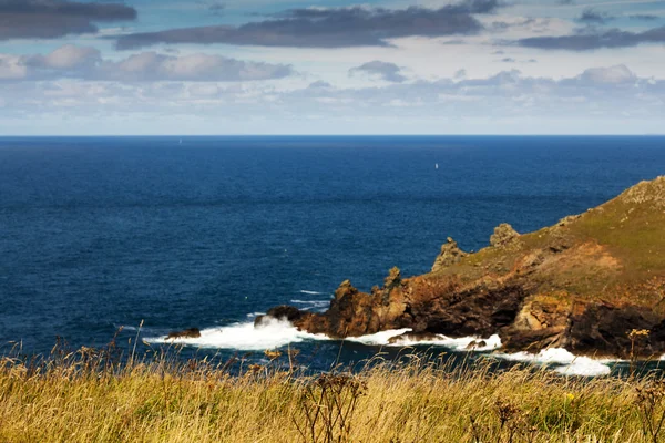 Blick vom Küstenweg bei Polzeath — Stockfoto