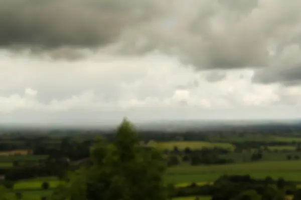 Pochmurny widok na Chilterns w Buckinghamshire z ostrości. — Zdjęcie stockowe