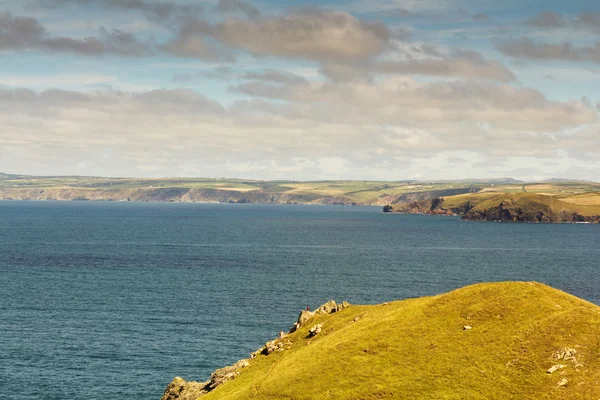 Vue depuis le sentier côtier près de Polzeath . — Photo