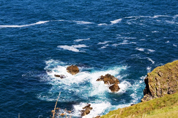 Uitzicht vanaf de ribben pad in de buurt van Polzeath — Stockfoto