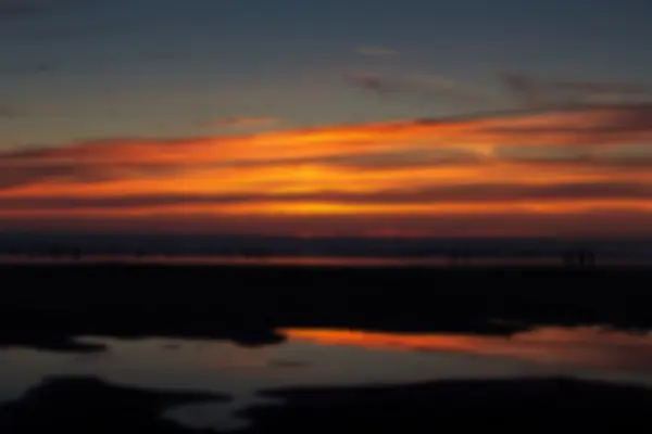 Barevný západ slunce nad pláží Polzeath ze zaměření. — Stock fotografie