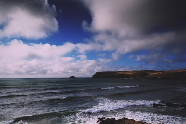 Prachtig uitzicht over de zee van Polzeath Vintage Retro Filter. — Stockfoto