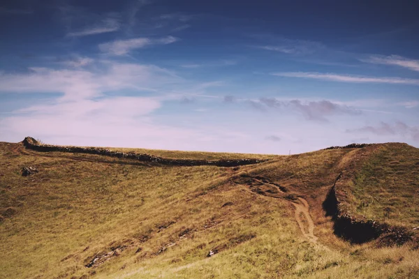 Vista desde la ruta costera cerca de Polzeath Vintage Retro Filter . — Foto de Stock