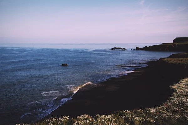 Costa de Cornualles vista desde el acantilado en Bude Vintage Retro Fi — Foto de Stock