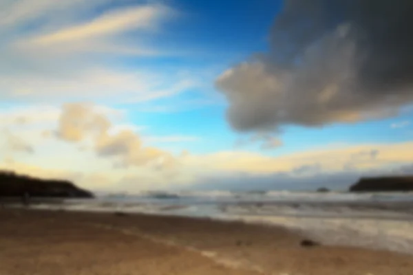 Hermosa vista sobre el mar desde Polzeath Fuera de foco . — Foto de Stock