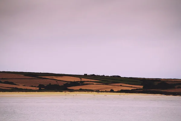 Vacker utsikt över havet från Polzeath Vintage Retro Filter. — Stockfoto