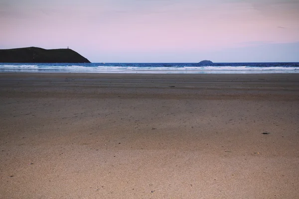 Vista de la mañana temprano sobre la playa en Polzeath Vintage Retro Filt — Foto de Stock