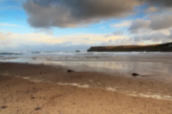 Hermosa vista sobre el mar desde Polzeath Fuera de foco . — Foto de Stock