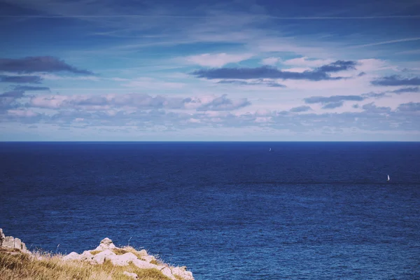 Vue depuis le sentier côtier près de Polzeath Vintage Retro Filter . — Photo