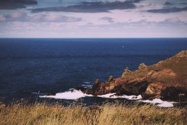 Polzeath Vintage Retro filtre yakınındaki kostal yoldan görüntülemek.