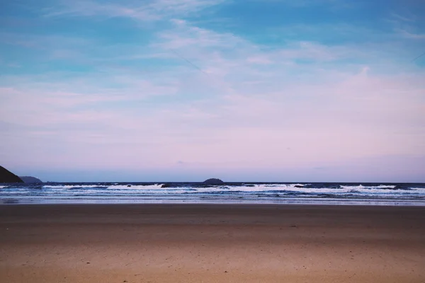Blick am frühen Morgen über den Strand bei Polzeath Vintage Retro Filt — Stockfoto