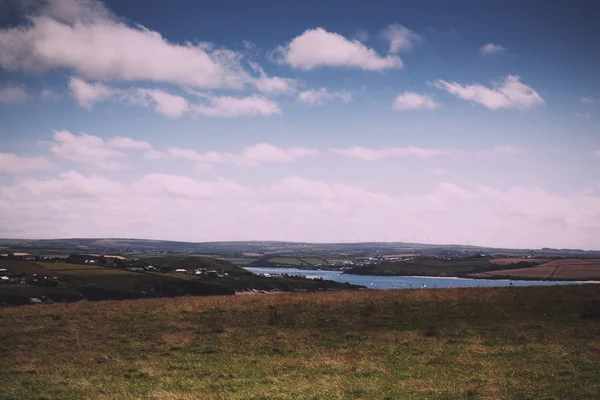 Uitzicht vanaf de ribben pad in de buurt van Polzeath Vintage Retro Filter. — Stockfoto