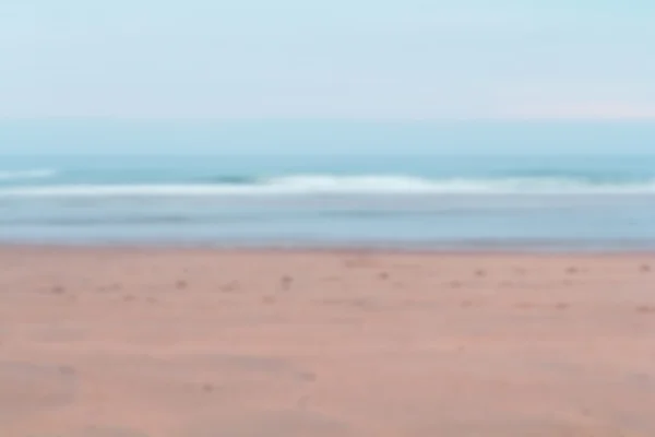 Largo tiro de la exposición de la playa en Bude fuera de foco . — Foto de Stock