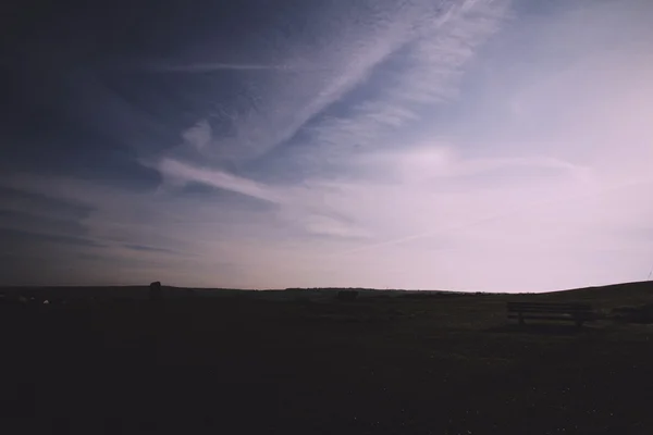 Üres pad alatt keres a vidék Bude, Cornwall Vin — Stock Fotó