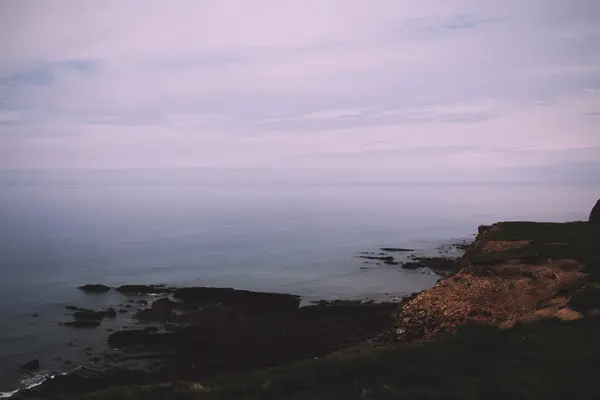 Visa till kustvägen mellan Widemouth Bay och Bude Vintag — Stockfoto