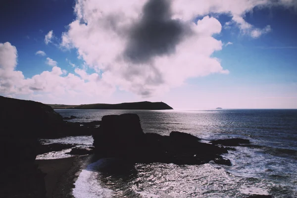 Piękny widok na morze Polzeath Vintage Retro filtr. — Zdjęcie stockowe
