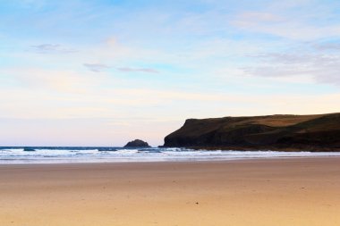 Polzeath plajda üzerinden sabah erken görünüm