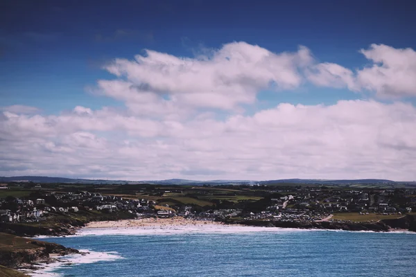 Blick vom Küstenweg bei Polzeath Vintage Retro Filter. — Stockfoto