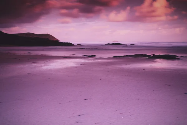 Am frühen Morgen Blick auf den Strand bei Polzeath Vintage Retro-Filter — Stockfoto