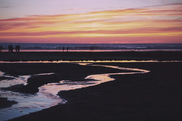 Colorato tramonto sulla spiaggia di Polzeath Vintage Retro Filter — Foto Stock