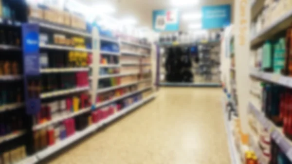 Shelves inside a supermarket. Out of focus. — Stock Photo, Image