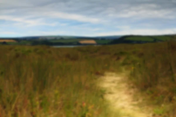 Blick entlang der Küste von Felsen in der Nähe von Padstow aus dem Fokus. — Stockfoto