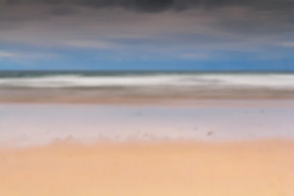 Tidlig morgenbilde av stranden på Polzeath ute av fokus . – stockfoto