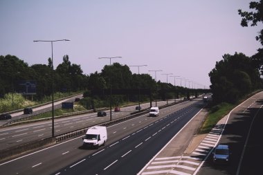 Beaconsfield, İngiltere - Haziran 2016: Meşgul M40 otoyol Beac