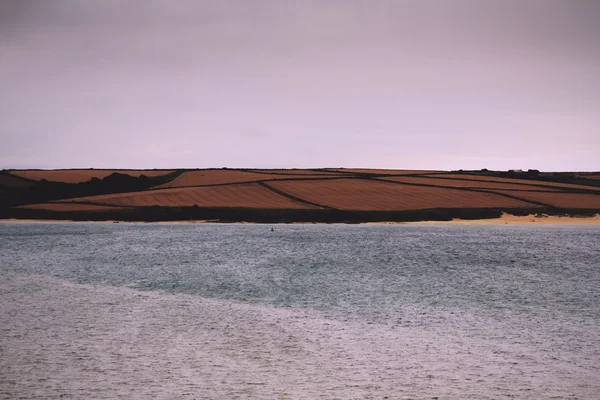 Blick entlang der Küste von Felsen in der Nähe von Padstow Vintage Retro Filter — Stockfoto