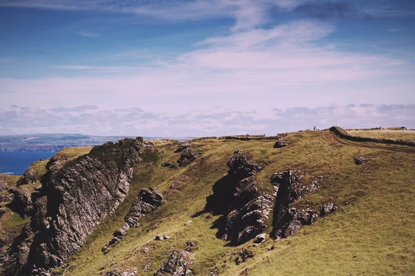 Vista desde la ruta costera cerca de Polzeath Vintage Retro Filter . —  Fotos de Stock