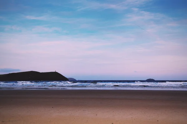 Vista de la mañana temprano sobre la playa en Polzeath Vintage Retro Filt — Foto de Stock