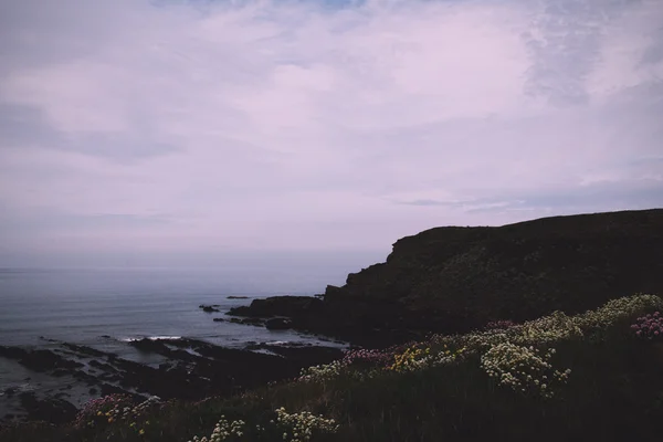 Vista de la costa cerca de Bude en Cornwall Vintage Retro Filt —  Fotos de Stock