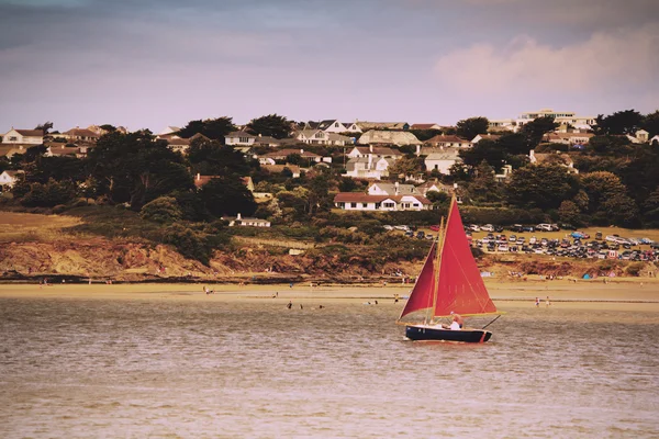 Sail boat on the river near Padstow Vintage Retro Filter. — Stock Photo, Image